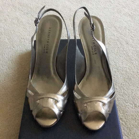 Kenneth Cole Finders Peepers Gold Heels - Picture 1 of 3